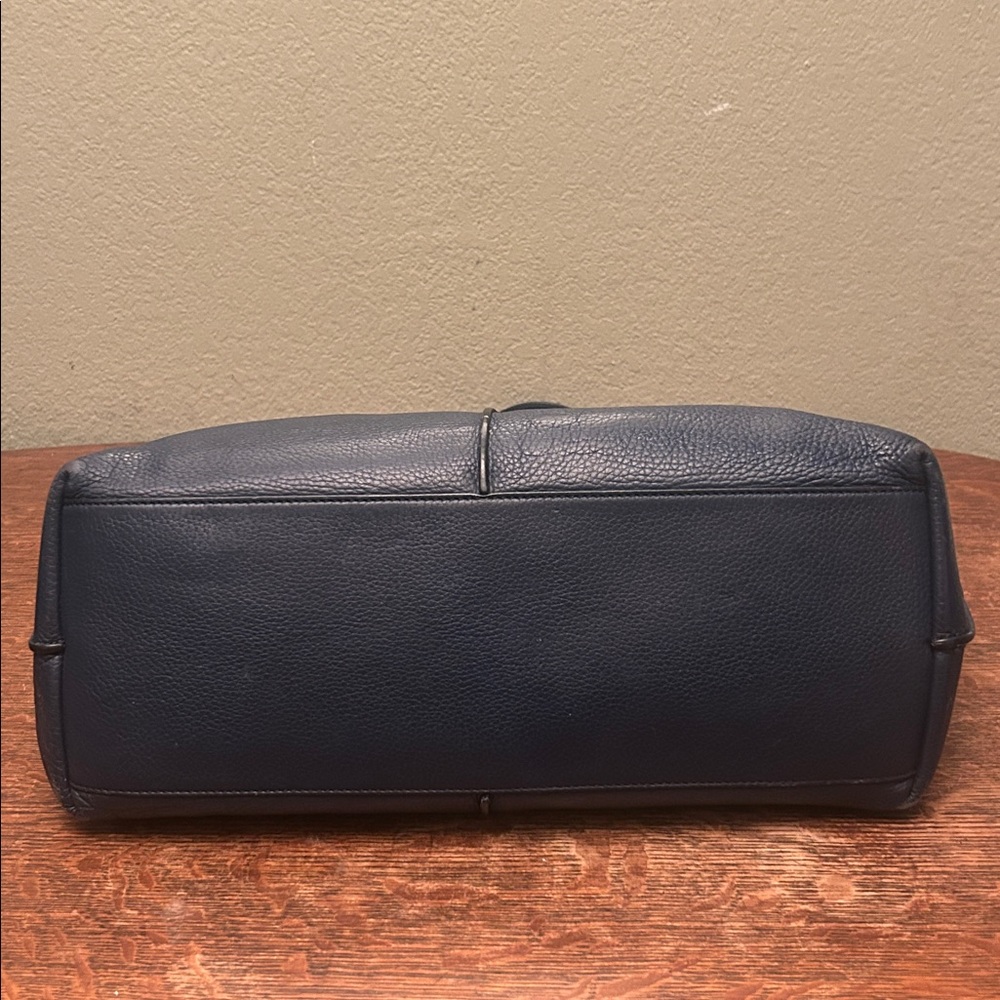 Tod’s Joy Large Tote Bag in Navy Blue Grained Leather - Picture 7 of 15